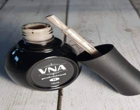 VNA Black/White 11