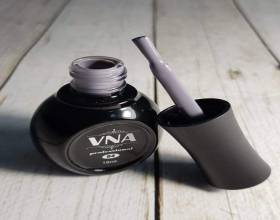 VNA Black/White 04