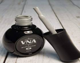 VNA Black/White 07