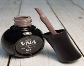 VNA Black/White 05